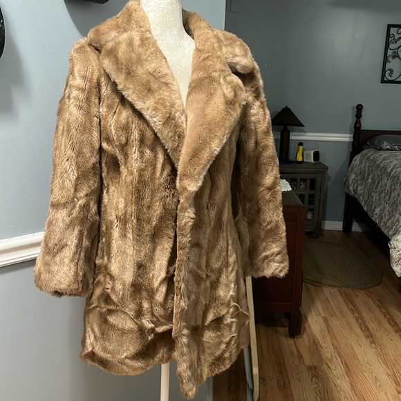 Beautiful Vintage fur coat - Picture 3 of 14